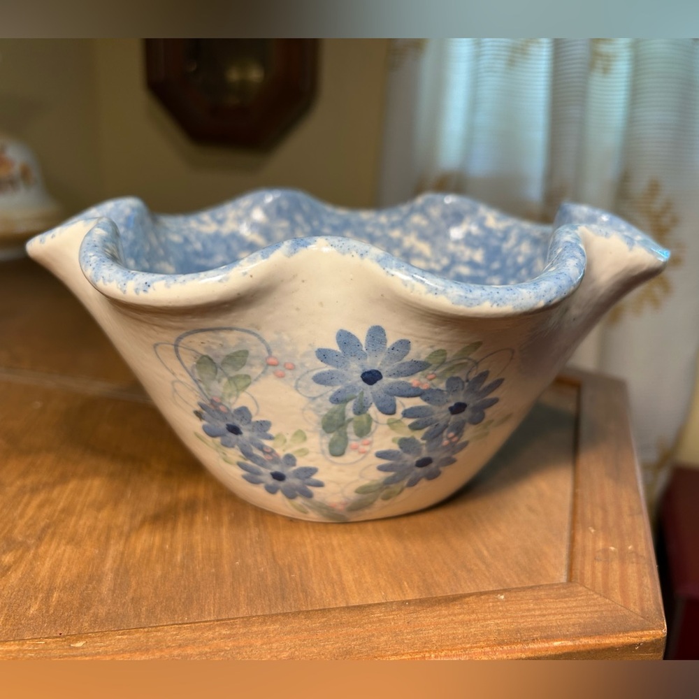 Marshall East Texas Pottery Blue Spongeware Bowl w/Scalloped Edge Floral Design